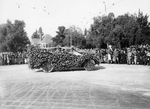 Automobile decorated with roses