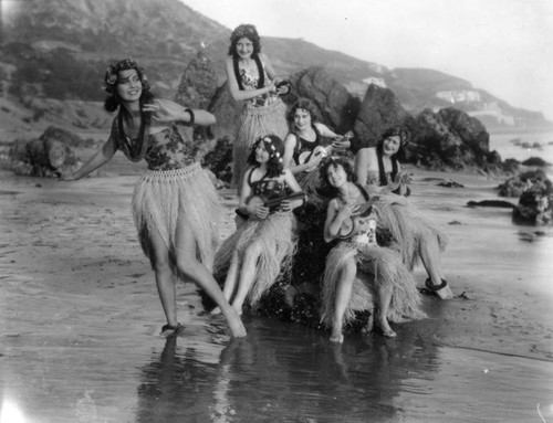 Beach beauties with ukuleles, view 5