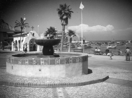 Fountain, rest stop and Catalina Casino