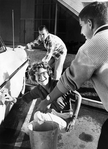 Volunteer car washers