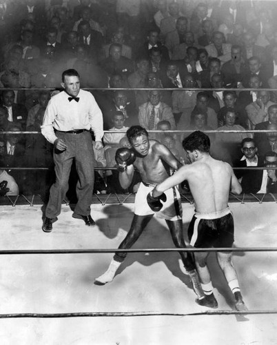 Kid Gavilan and Chico Vejar in the ring