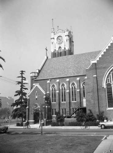 Church damaged by earthquake