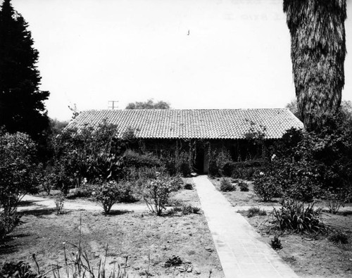 Earl B. Gilmore adobe, front yard, view 1