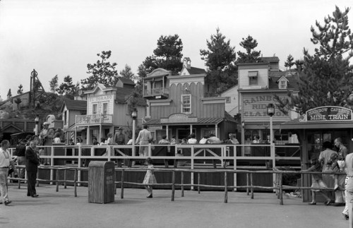 Rainbow Caverns Mine Train, Disneyland