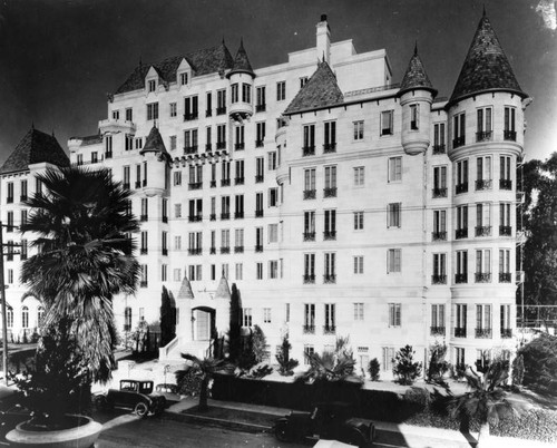 Chateau Elysee apartments, view 2