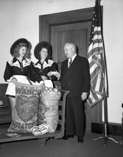 Mayor Bowron promotes California potatoes