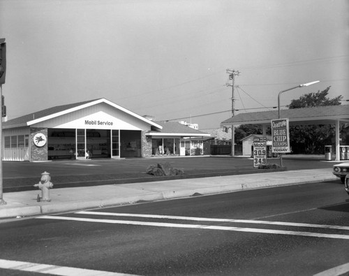 Mobil Service Station on Arlington Avenue