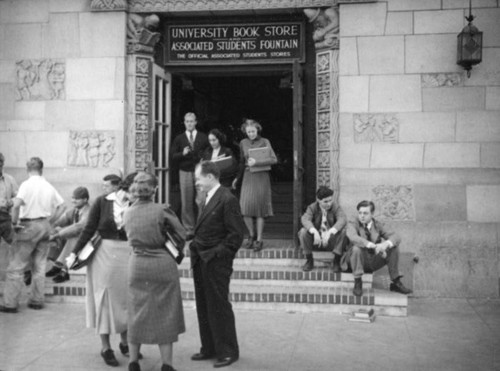 Students in front of the University Book Store at U.S.C