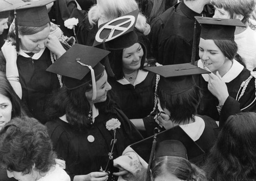 Graduating UCLA co-ed wears peace symbol on her cap