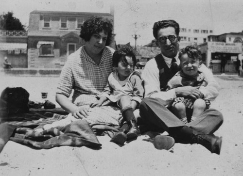 Rebecca and Isaac Rubenstein, Venice beach