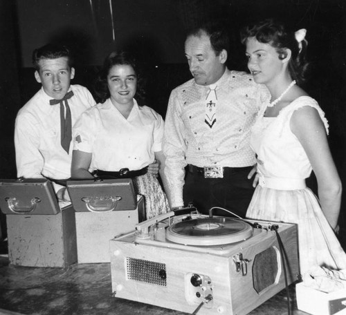 Teenagers plan square dances