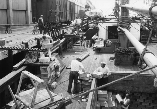 Unloading Mexican-grown tomatoes off a ship