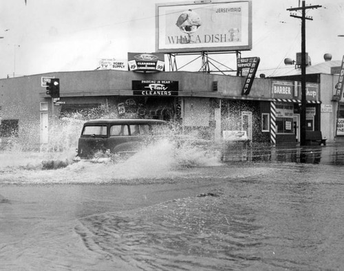 Rain closes schools, floods Southland area