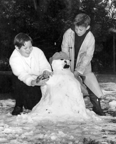 Build snowman in Encino