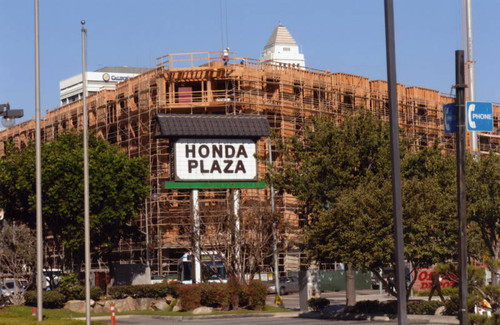 Hikari apartments, Honda Plaza