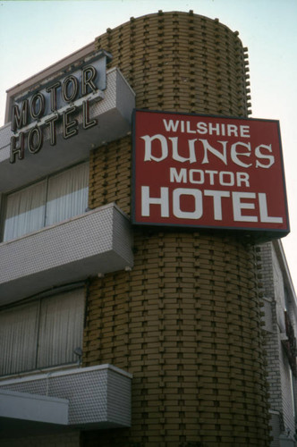 Wilshire Dunes Motor Hotel