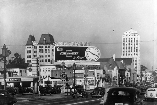 Wilshire Boulevard, near S. Gramercy Place