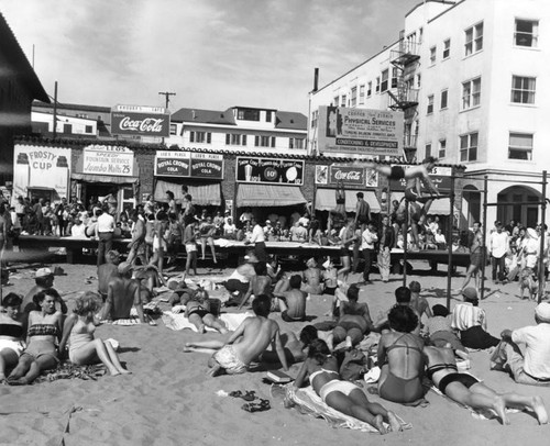 Muscle Beach crowds