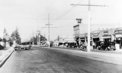 Sherman Way, Reseda