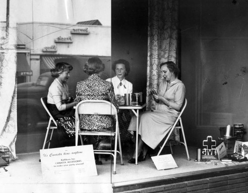 Toluca women paid for playing canasta