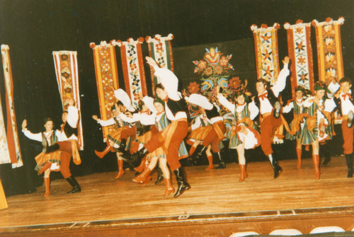 Krakusy Polish folk dance performance