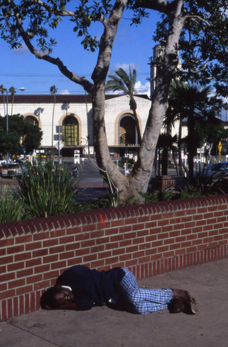 Sleeping, Paseo de la Plaza