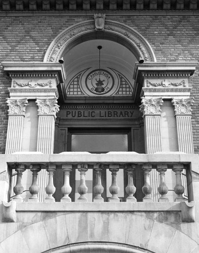 Front entrance of Cahuenga Library