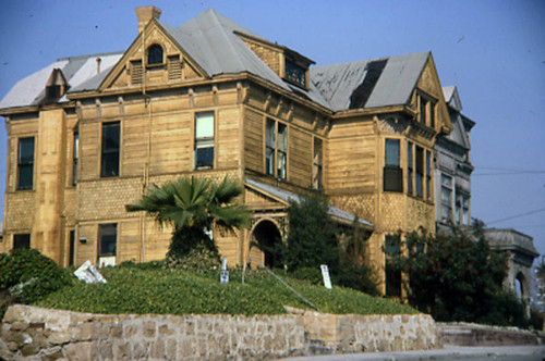 Bunker Hill Avenue residences