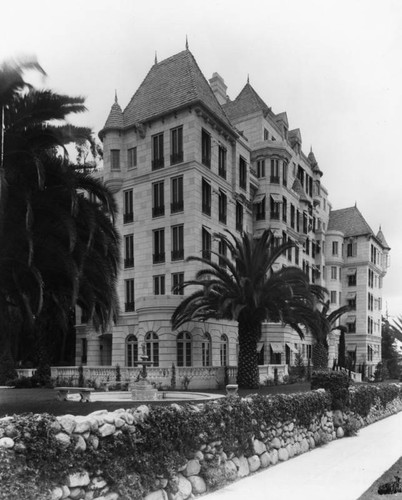 Chateau Elysee apartments, view 1