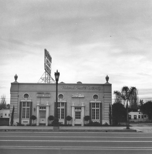 8800 block of Wilshire Boulevard, view 3