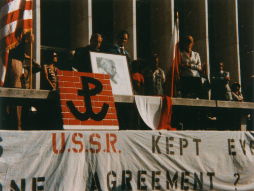 Polish organizations demonstrate at Federal Building