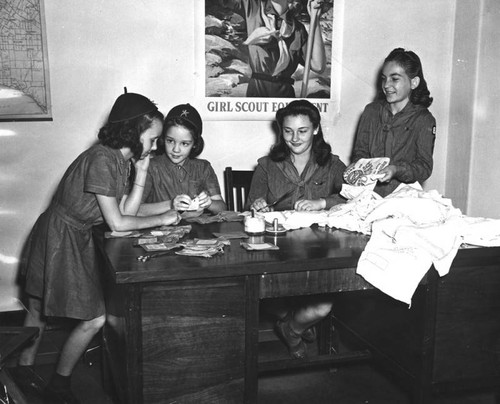 Girl Scouts making "fag bags"