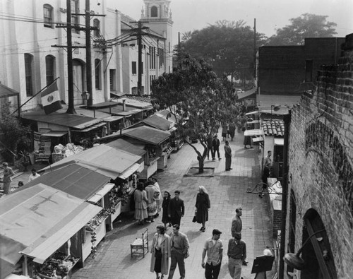 Strollers and shoppers on Olvera Street