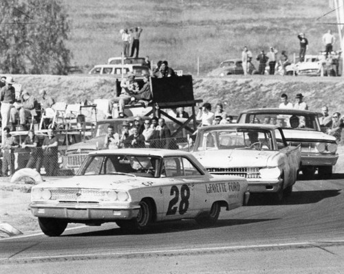 Hometown favorite Dan Gurney leads the pack in Sunday's 500 mile stock car enduro