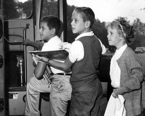 Jim Hawthorne's children boarding the bus