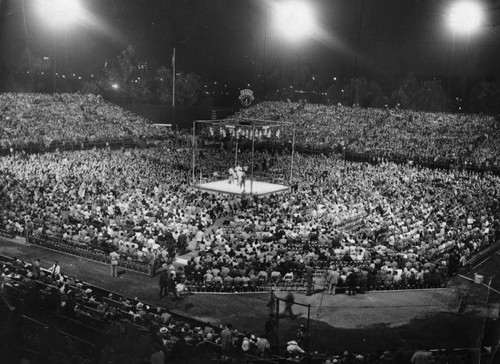 Outdoor wrestling match