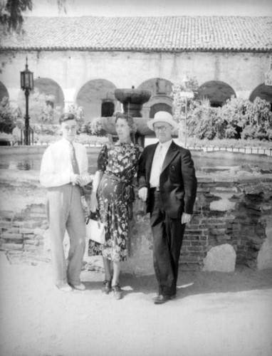 Family by the fountain in Brand Park