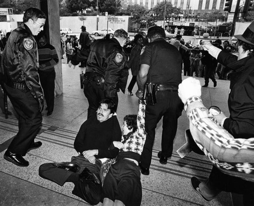 300 in L.A. protest U.S. policy on El Salvador