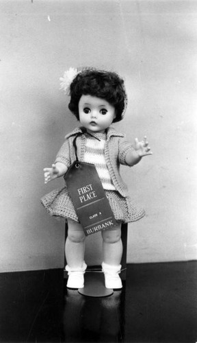 Tots ooh, aah at 36 best-dressed dolls