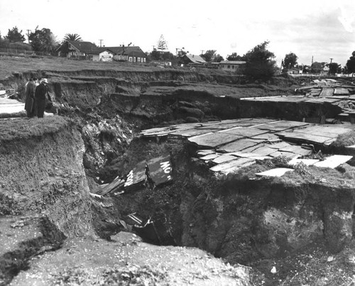 Earth ready to topple at Point Fermin