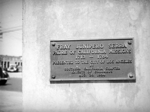 Fray Juni´pero Serra statue plaque