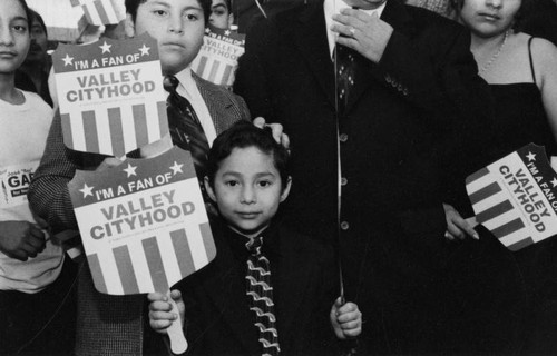 Valley political convention, crowds