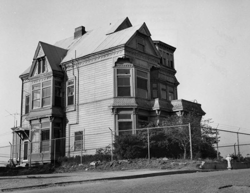 "The Castle," Bunker Hill