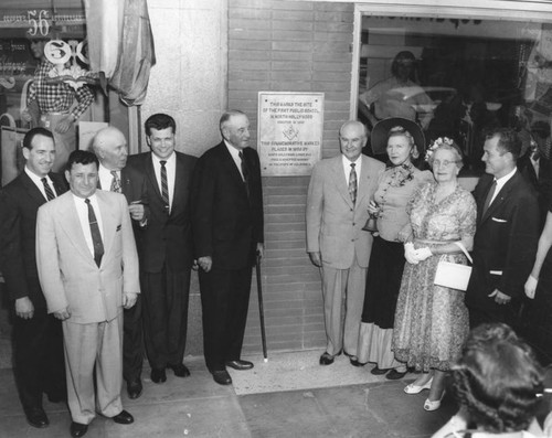 Dedicate school plaque