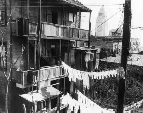 Bunker Hill apartment building, exterior