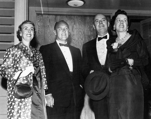 First nighter opera-goers — Calisphere