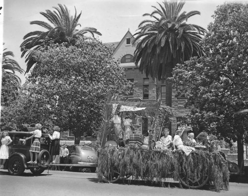 Beulah weeps as co-eds parade outside jail