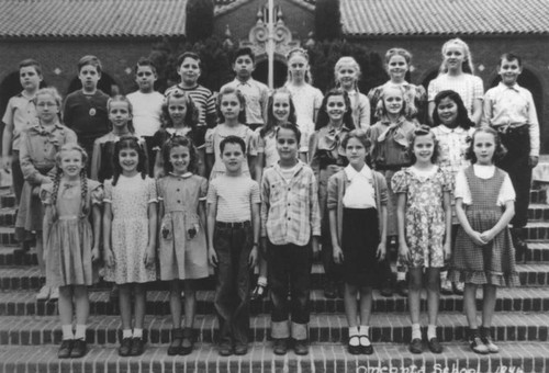 Elementary school class photo