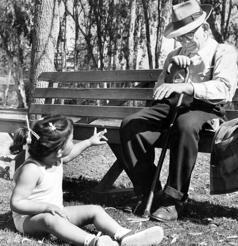 Sunshine in park brings friends together