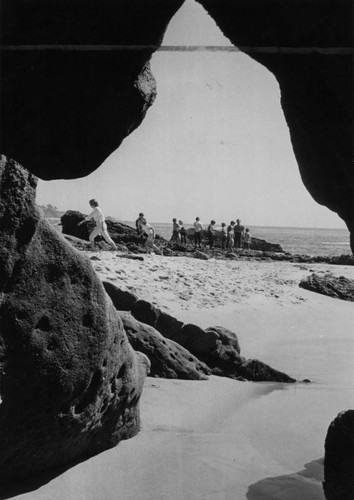 Laguna's many peopled beach